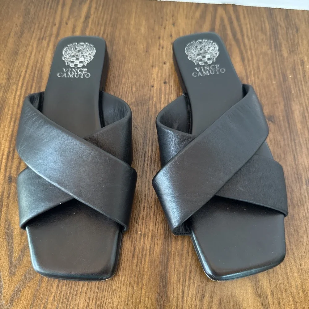 Vince Camuto Alannie Black Slide Sandal Flats Size 8 Crisscross Cushioned